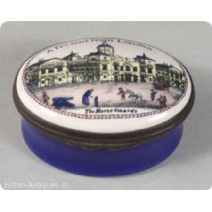 Halcyon Days Enamel Box V and A London 1982 5.3cm Image